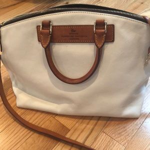 White dooney and bourke bag